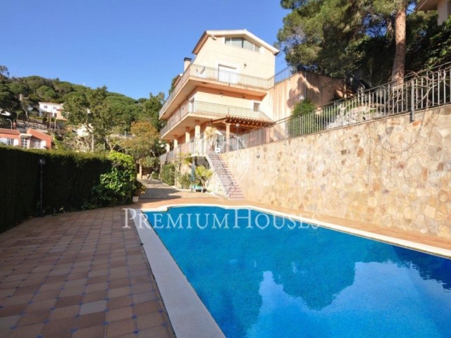 Casa en venta con vistas y piscina en Mataró