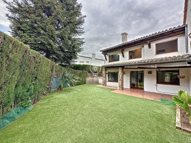 Casa en alquiler con piscina comunitaria en Alella