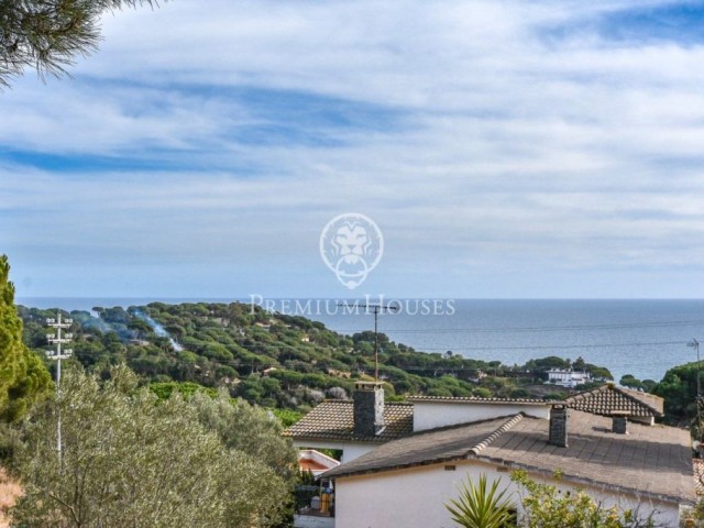 Terreno en venta con vistas al mar y a la montaña en Sant Pol de Mar