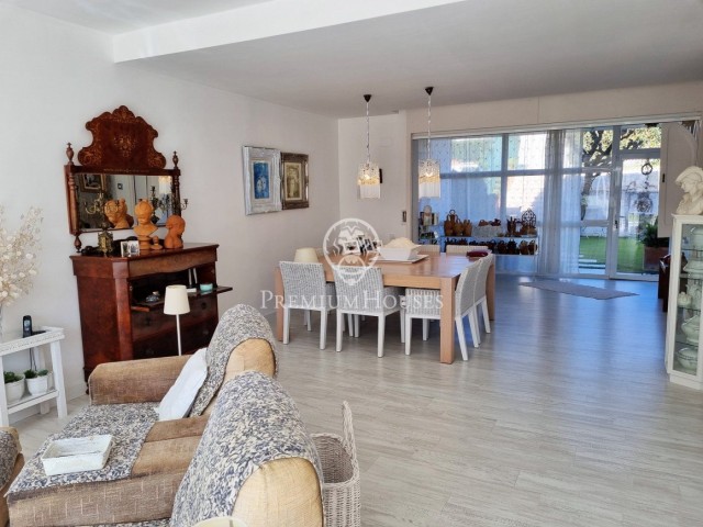Casa adosada en venta impecable en Canet de mar