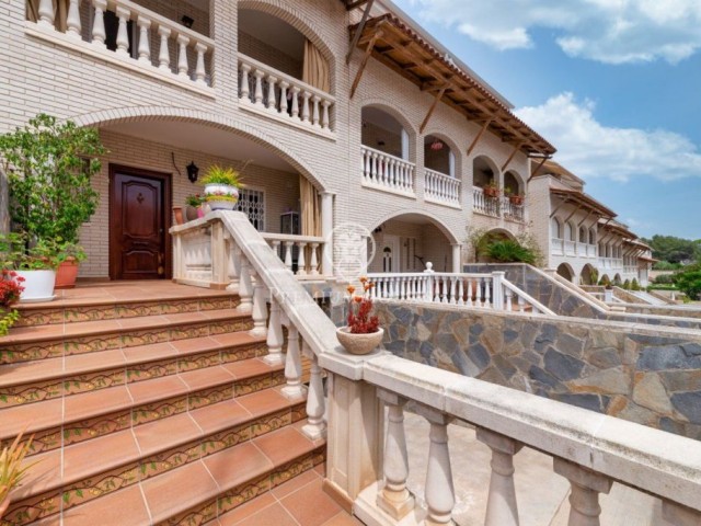 Chalet adosado en urbanización Mas D
