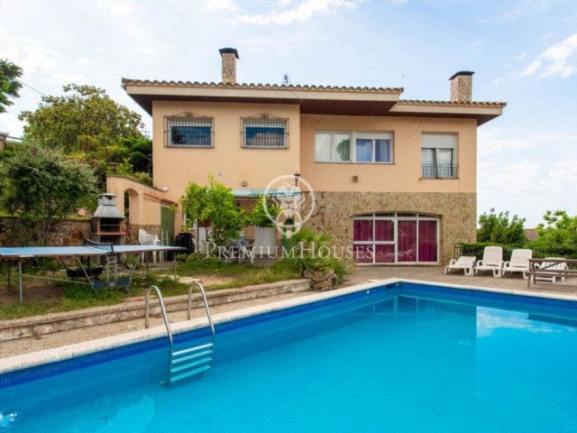 Casa en venta con piscina a 5 min del centro con licencia turística en Lloret de Mar