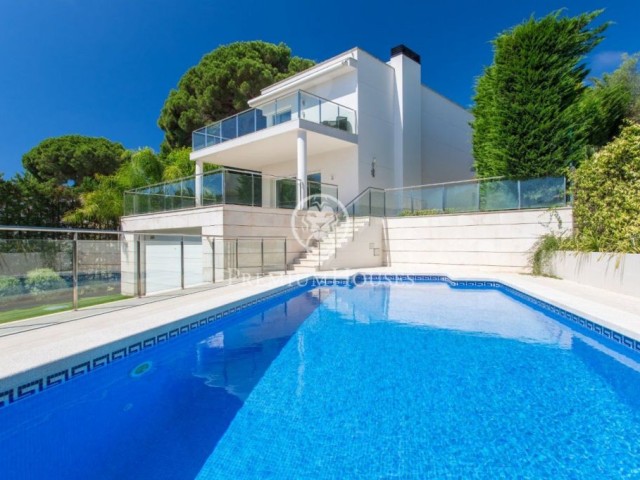 Casa en venda a 5 minuts de la platja i amb piscina a Lloret de Mar