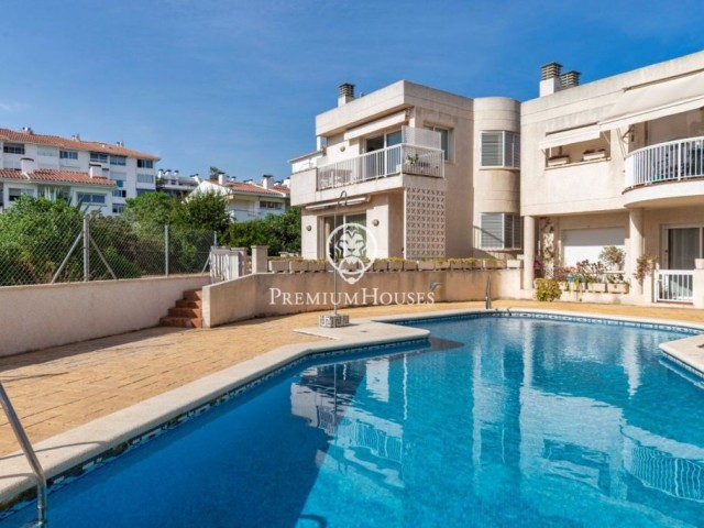 Casa adosada en primera línea en venta en Aiguadolç