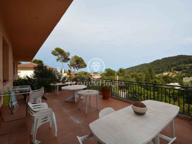 Casa en venda amb 4 apartaments amb vistes al mar a Sant Genis de Palafolls