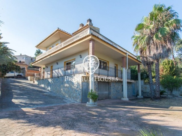 Casa en venta con piscina a 5 min. de la playa en Lloret de Mar