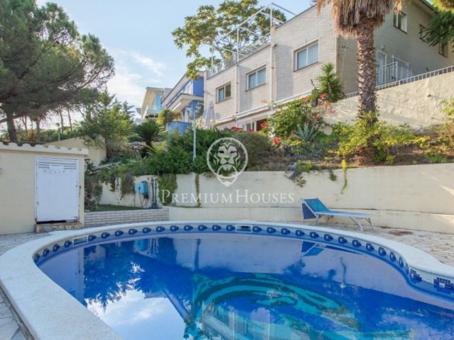 Magnífica casa en venda amb piscina, vistes al mar i llicència turística a Lloret de Mar