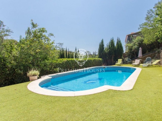 Casa en venta con fantásticas vistas al mar en Pineda de Mar