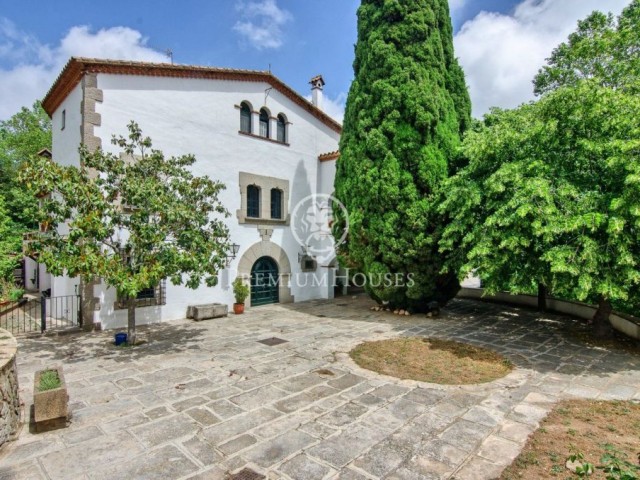 Masia cèntrica en venda a Orrius, amb negoci en funcionament (hostaleria)