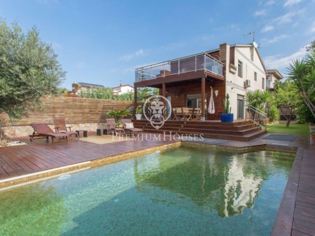 Casa en venda a prop de la platja amb llicència turística a Pineda de Mar