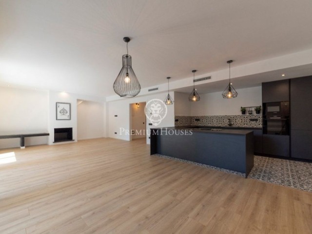 Pis gran i lluminós acabat de renovar, a la venda en el centre de Sitges