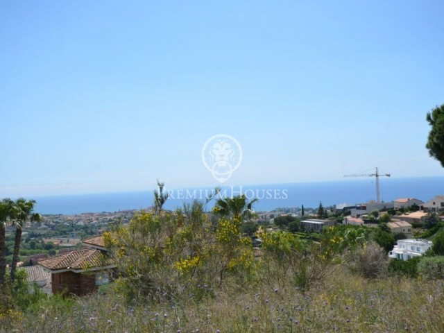Fantàstic terreny en venda amb immillorables vistes al mar i a la muntanya a Alella