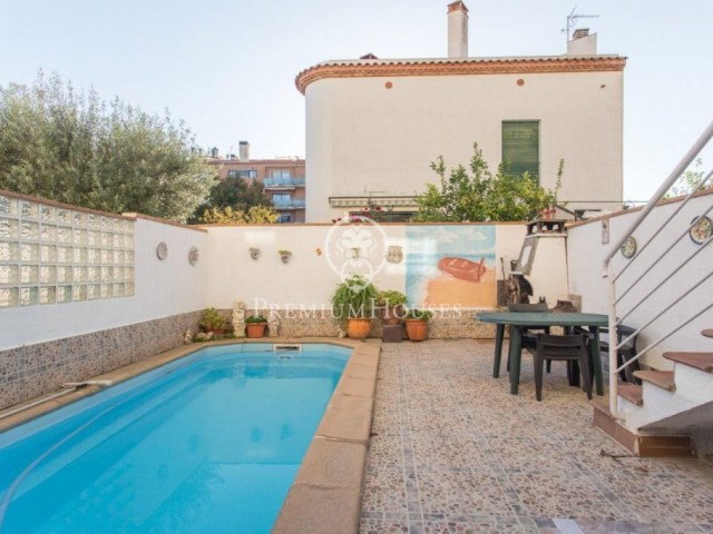 Casa en venda amb piscina i prop de la platja a Pineda de Mar