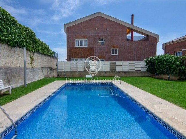 Casa adossada en venda totalment reformada a Alella