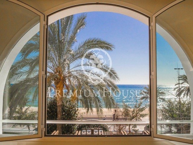 Exclusivo dúplex en venta en primera línea de mar en Caldes d’Estrac, Costa Barcelona