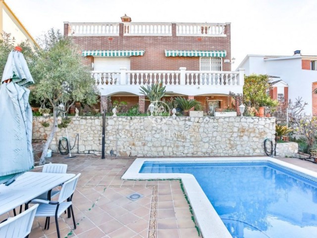 Casa independent en Quintmar amb vista mar i muntanya