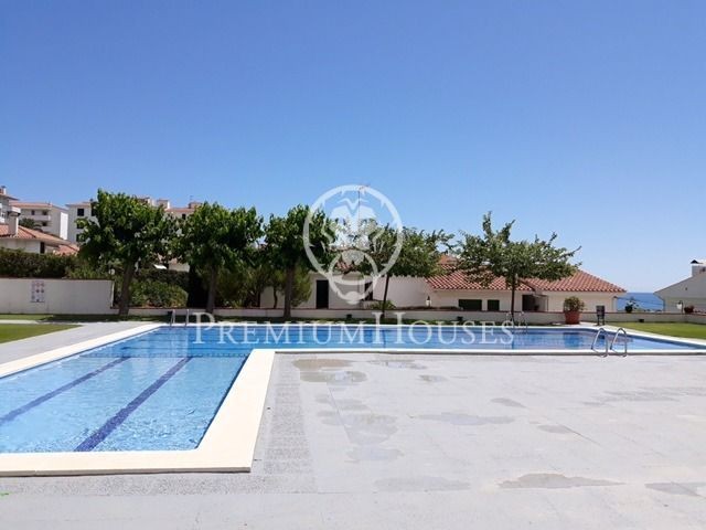 Ático con vistas al mar y zona comunitaria en Aiguadolç