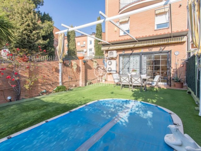 Casa en venda amb piscina a Badalona