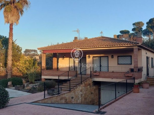 Casa unifamiliar con piscina