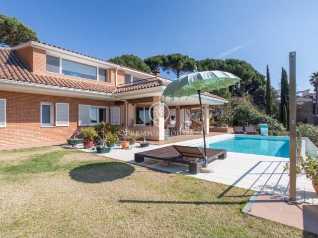 Casa en venta en Sant Vicenç de Montalt con espectaculares vistas al mar.
