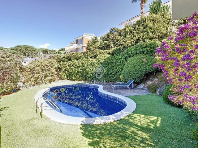 Casa en venda en zona residencial amb vista a la mar a Sant Pol de Mar.