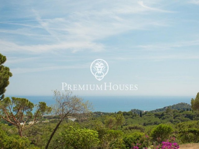 Magnífica parcela en venta con vistas al mar en Llavaneres