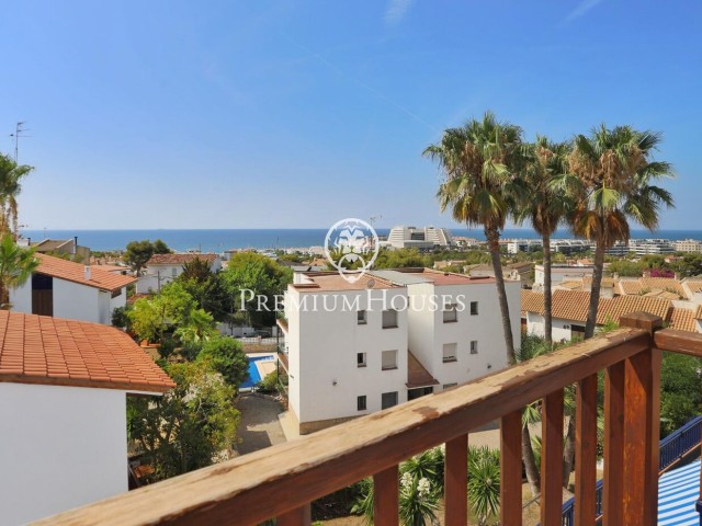 Casa adossada amb vista de la mar en Levantina