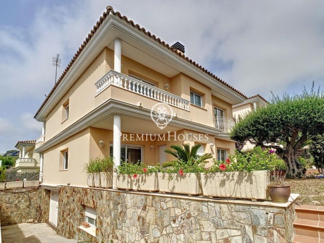 Casa en venta con piscina en Vilassar de Dalt