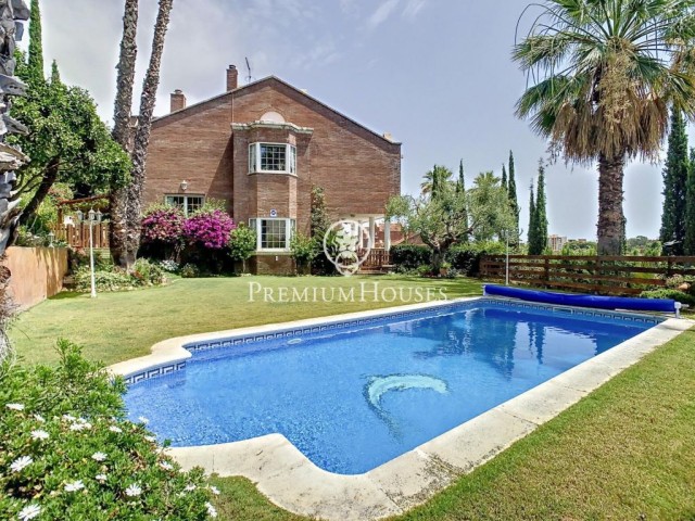 Casa en venta con vistas a mar y montaña en Sant Vicenç de Montalt