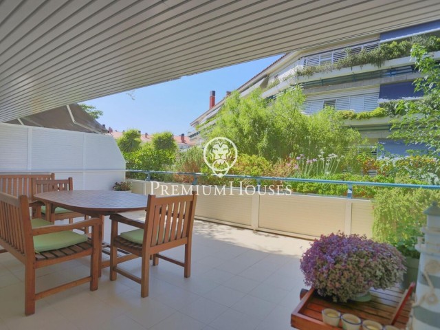 Planta baja con piscina comunitaria a la venta en Parc de Mar
