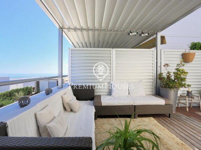 Àtic duplex a la venda amb vistes al mar i àmplies terrasses