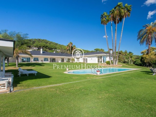 Casa de una planta en venta con vistas panorámicas al mar en Supermaresme.