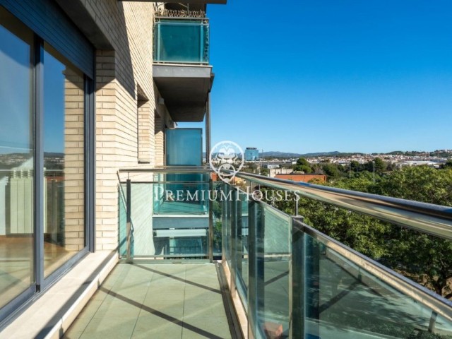 Apartment in Vilanova i la Geltru with 50m2 solarium, swimming pool and unobstructed views