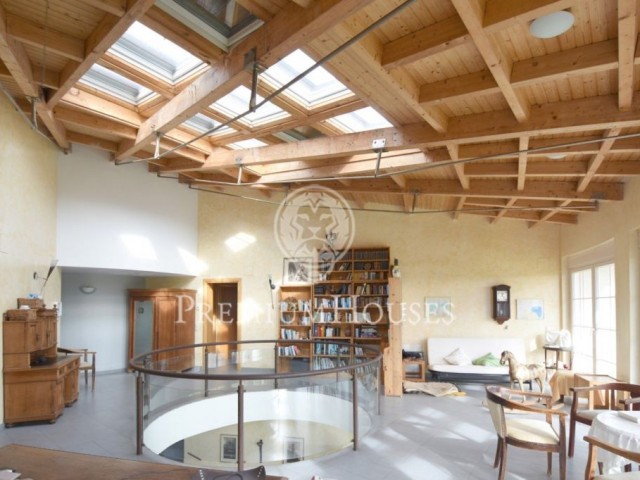 Casa espectacular con un terreno plano de 4,8 hectáreas y pozo de agua, ideal para tener caballos