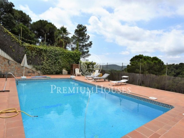 Casa amb piscina a la urbanització de Castellar d