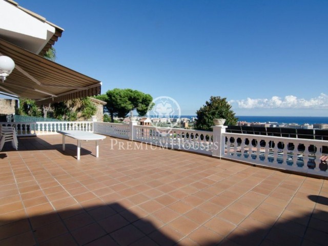 Espectacular casa en venta en Santa Susanna con piscina y vistas al mar