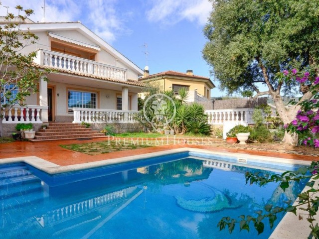 Casa unifamiliar en venda amb piscina a Alella.