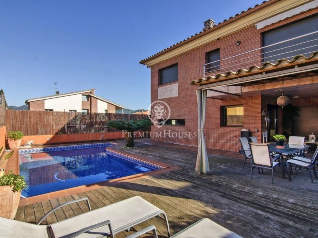 Casa en venta con piscina en Argentona