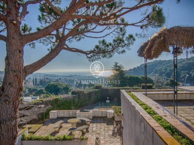 House for sale with spectacular views in Alella