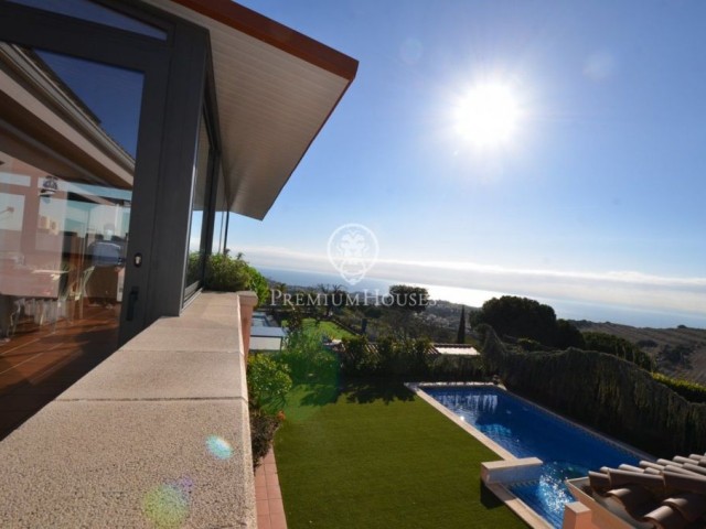 House with pool for sale with spectacular views in Alella