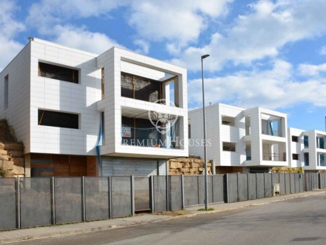 3 cases en construcció a Arenys de Mar - Costa Barcelona