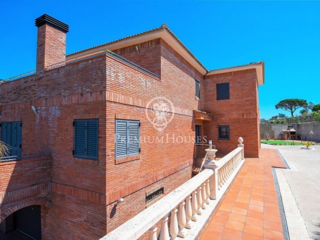 Casa en venta con impresionantes vistas a la montaña en Sant Cebrià de Vallalta
