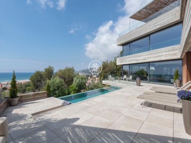 Villa moderna amb vistes a la mar i piscina a la venda a Bellamar