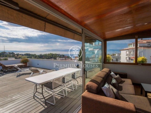 Penthouse for sale with stunning sea views with large private terrace in Lloret de Mar