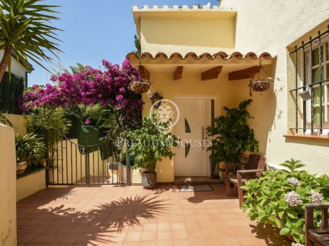 Rustic style house for sale very close to the beach in Lloret de Mar