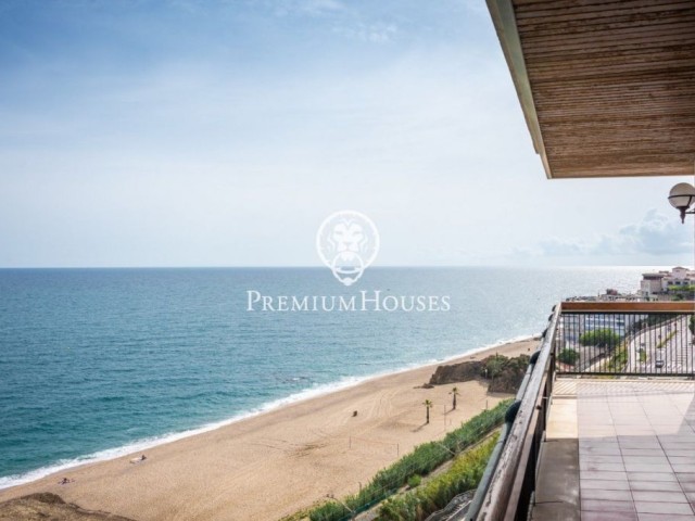 Front line penthouse for sale in Sant Pol de Mar with spectacular sea views