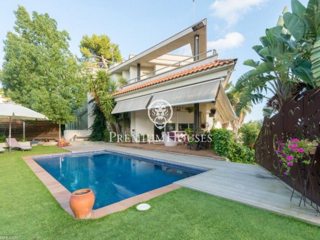 Casa amb piscina a la venda a la urbanització Cinco Estrellas del Catllar
