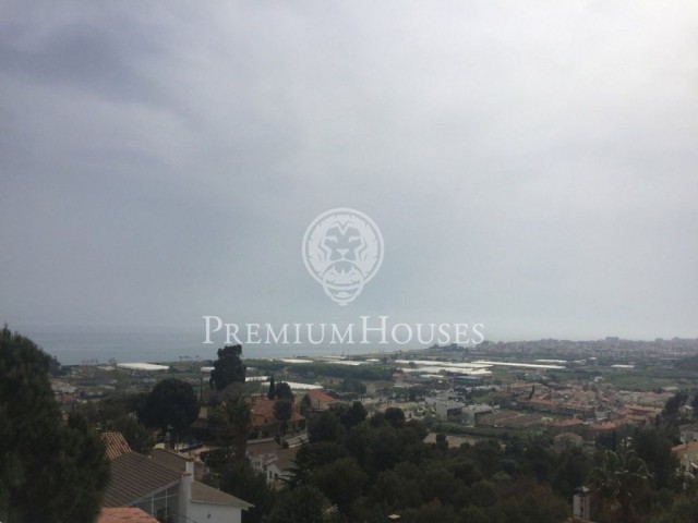 Land for sale with panoramic sea views located in a very good area in Santa Susanna