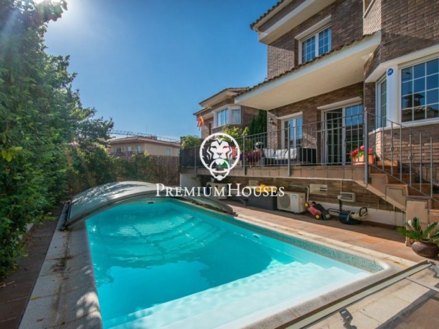 Casa en venta con piscina climatizada y maravillosas vistas en Alella