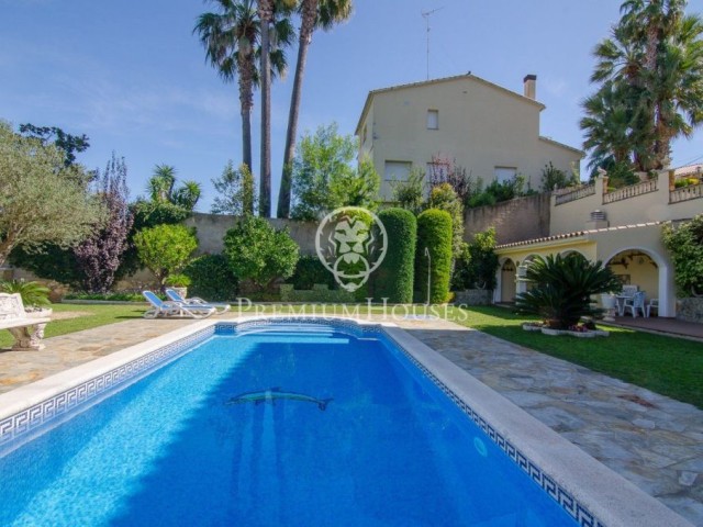 Casa en venta con piscina y vistas al Montseny en Mataró